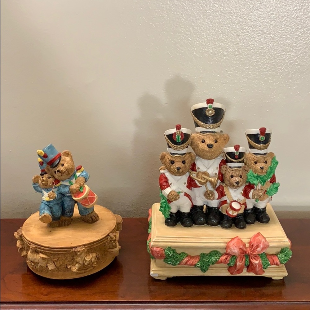 United design 1989 crop 2 musical Christmas boxes